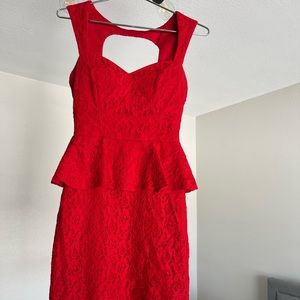 WINDSOR - Red dress with lace and ruffles